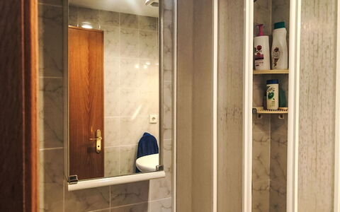 Mare Nostrum: Parete, Legna, Pavimentazione, Pavimento, Interior Design, Idraulico Fixture, Specchio, Idraulico, Camera, Bagno