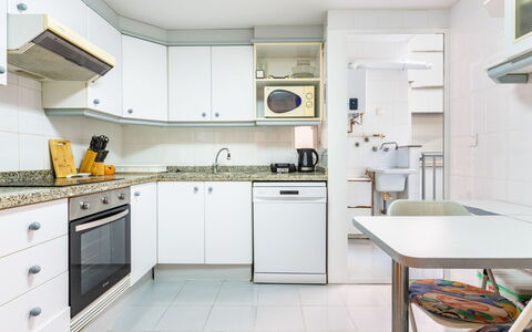 Mare Nostrum: Cucina, Interior Design, Controsoffitto, Mobilia, Apparecchio Major, Elettrodomestico Da Cucina, Pavimentazione, Pavimento, Cabinetry, Casa