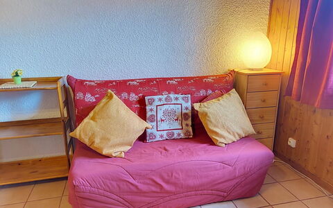 Les Grandes Aiguilles: Mobilia, Legna, Interior Design, Pavimento, Tessile, Pavimentazione, Cuscino, Camera, Illuminazione, Biancheria