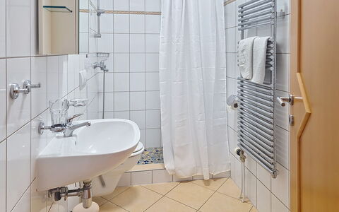 Novi Vinodolski 310: Interior Design, Idraulico Fixture, Pavimento, Pavimentazione, Bagno, Lavandino Del Bagno, Camera, Lavello, Idraulico, Rubinetto