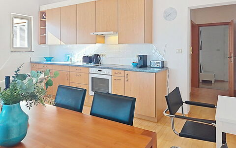 Novi Vinodolski 310: Mobilia, Interior Design, Pavimentazione, Pavimento, Legna, Sedia, Tavolo, Cucina, Camera, Soffitto