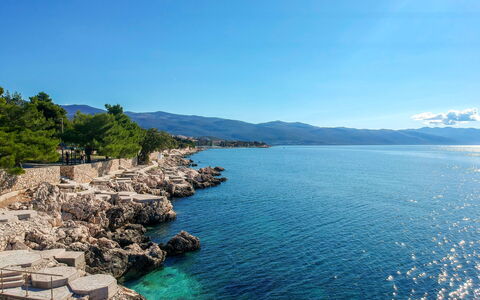 Novi Vinodolski 310: Blu, Acqua, Corpo D'Acqua, Geografia Montane, Costa, Costiera E Morfologie Oceanic, Mare, Montagna, Collina, Promontorio
