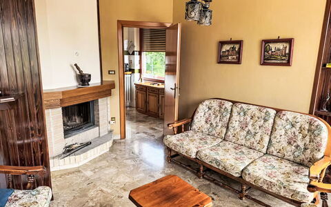 La Terrazza di Colle Marino: Mobilia, Interior Design, Pavimentazione, Legna, Pavimento, Soggiorno, Sedia, Tavolo, Camera, Divano