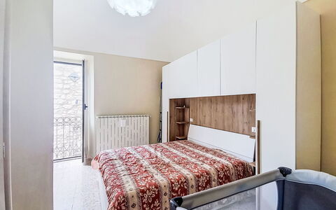 La Terrazza di Caramanico: Mobilia, Letto, Camera Da Letto, Interior Design, Lenzuolo, Bedding, Pavimentazione, Pavimento, Legna, Biancheria