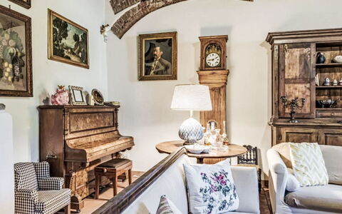 Il Pozzo dei Desideri: Mobilia, Interior Design, Legna, Pavimentazione, Soggiorno, Camera, Cornice, Tavolo, Pavimento, Illuminazione