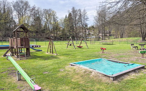 Green Valley Park Stárkov 18: Albero, Erba, Attrezzatura Giochi All'Aperto, Campo Da Giuoco, Spazio Pubblico, Giardino, Parco, Scivolo, Terreno Di Gioco, Prato