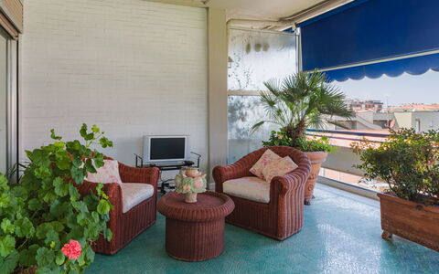 Appartamento la Terrazza di Anna: Vaso Di Fiori, Mobilia, Pianta Della Casa, Shade, Mobili Da Esterno, Sedia, Balcone, Eco Hotel, Terrazza