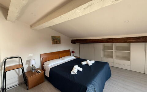 Il Pittore: Interior Design, Legna, Mobilia, Camera Da Letto, Pavimento, Letto, Pavimentazione, Soffitto, Camera, Lenzuolo