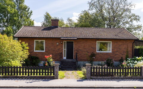 Villa Fröseke: Costruzione, Parete, Finestra, Casa, Zona Residenziale, Casa, Arbusto, Villetta, Brick