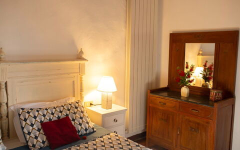 Podere Dolce Sonno e Sonnellino: Mobilia, Interior Design, Legna, Camera, Pavimento, Pavimentazione, Illuminazione, Camera Da Letto, Cornice, Marrone