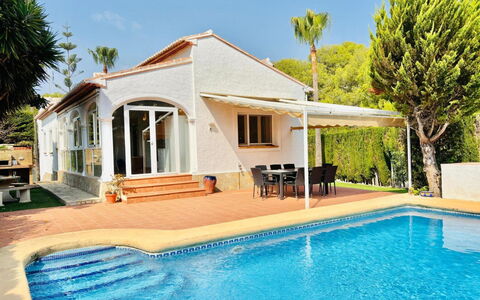 Calma: Piscina, Zona Residenziale, Casa, Ricorrere, Estate, Hacienda, Mobili Da Esterno, Shade, Tempo Libero, Eco Hotel