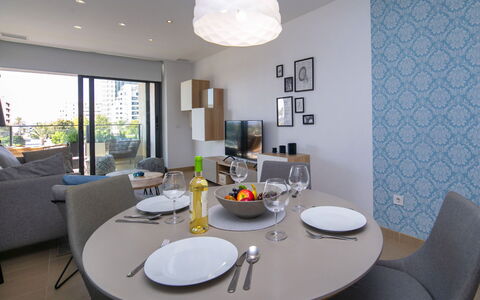 Arenal Beach: Mobilia, Interior Design, Pavimentazione, Pavimento, Cucina & Sala Da Pranzo Tavolo, Tavolo, Sala Da Pranzo, Sedia, Camera, Soffitto