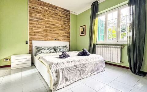 Marina di Massa 651: Mobilia, Interior Design, Letto, Camera Da Letto, Pavimentazione, Parete, Pavimento, Legna, Soffitto, Camera