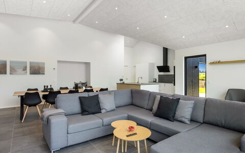 Kamile - 500M from the Sea: Interior Design, Pavimentazione, Soffitto, Pavimento, Legna, Mobilia, Illuminazione, Soggiorno, Divano, Camera