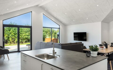 Kamile - 500M from the Sea: Pavimentazione, Interior Design, Soffitto, Pavimento, Materiali Naturali, Attico, Pavimento In Legno, Latifoglie, Soggiorno