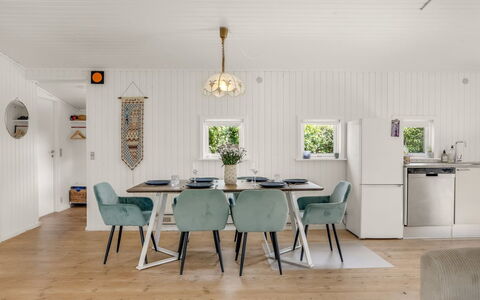 Ulli - 350M from the Sea: Mobilia, Interior Design, Legna, Pavimentazione, Soffitto, Tavolo, Cucina & Sala Da Pranzo Tavolo, Sedia, Sala Da Pranzo, Casa