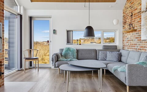 Nuka - 250M from the Sea: Legna, Mobilia, Pavimentazione, Interior Design, Pavimento, Casa, Pavimento In Legno, Soggiorno, Divano, Soffitto