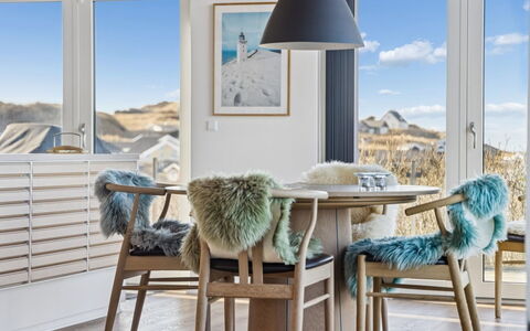 Nuka - 250M from the Sea: Mobilia, Sedia, Tavolo, Materiali Naturali, Cucina & Sala Da Pranzo Tavolo, Latifoglie, Sala Da Pranzo, Pavimento In Legno, Di Vimini, Soggiorno
