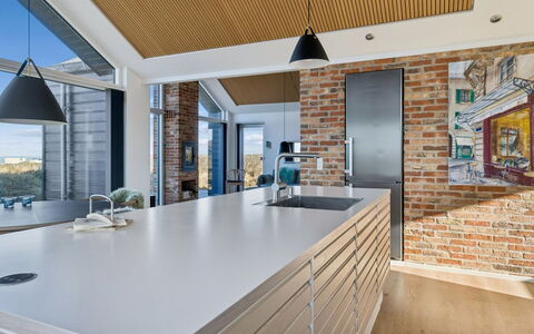 Nuka - 250M from the Sea: Interior Design, Parete, Pavimentazione, Legna, Soffitto, Cucina, Mobilia, Lampada, Pavimento, Controsoffitto