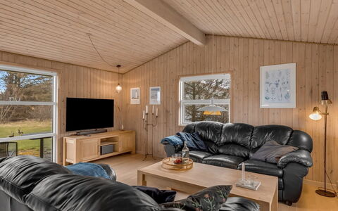 Ruse - 600M from the Sea: Legna, Soffitto, Interior Design, Casa, Pavimento, Camera, Soggiorno, Latifoglie, Color Legno, Villetta