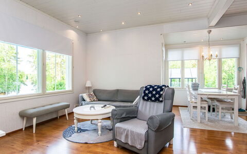 Rantasalmi 646: Interior Design, Pavimentazione, Pavimento, Mobilia, Legna, Soffitto, Pavimento In Legno, Divano, Soggiorno, Casa