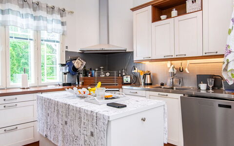Koivuranta: Cucina, Controsoffitto, Elettrodomestico Da Cucina, Interior Design, Cabinetry, Pavimentazione, Apparecchio Major, Mobilia, Casa, Elettrodomestico
