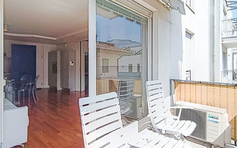 Gigi: Pavimento, Interior Design, Pavimentazione, Appartamento, Soffitto, Casa, Balcone, Illuminazione Diurna, Color Legno, Sedia