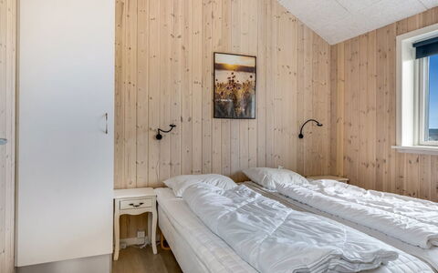 Arsi - 350M from the Sea: Legna, Camera Da Letto, Letto, Soffitto, Pavimento, Lenzuolo, Interior Design, Bedding, Pavimentazione, Telaio Del Letto