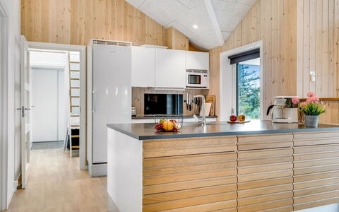 Arsi - 350M from the Sea: Legna, Cucina, Pavimentazione, Interior Design, Pavimento In Legno, Controsoffitto, Elettrodomestico, Elettrodomestico Da Cucina, Pavimento, Mobilia
