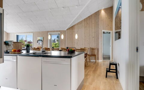 Arsi - 350M from the Sea: Cucina, Legna, Soffitto, Interior Design, Pavimentazione, Controsoffitto, Mobilia, Lampada, Cucina & Sala Da Pranzo Tavolo, Casa