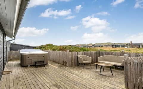 Arsi - 350M from the Sea: Legna, Casa, Latifoglie, Plank, Color Legno, Pavimento In Legno, Deck, Legname, Illuminazione Diurna, Balcone