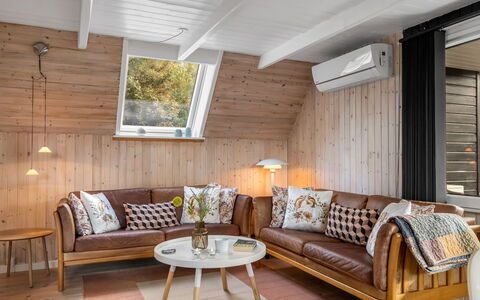 Ilsebeth - from the Sea: Mobilia, Interior Design, Legna, Pavimentazione, Soffitto, Pavimento, Illuminazione, Camera, Lampada, Soggiorno