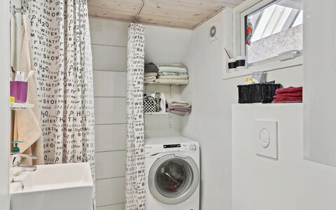Ilsebeth - from the Sea: Lavatrice, Lavanderia, Interior Design, Asciugatrice, Pavimentazione, Pavimento, Apparecchio Major, Camera, Lavanderia, Soffitto