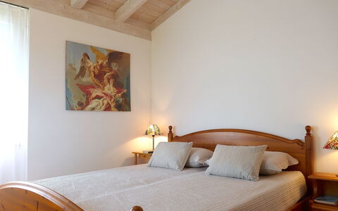 Casa Alenzino: Letto, Mobilia, Bedding, Interior Design, Camera Da Letto, Lenzuolo, Pavimento, Pavimentazione, Legna, Soffitto