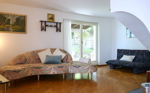 Casa Alenzino: Mobilia, Interior Design, Parete, Pavimentazione, Divano, Pavimento, Legna, Soggiorno, Pavimento In Legno, Camera