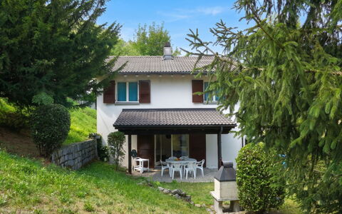 Casa Alenzino: Casa, Arbusto, Zona Residenziale, Tetto, Casa, Villetta, Giardino, Prato, Agriturismo