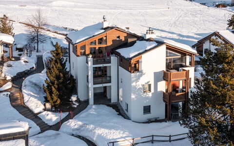 Collina 5I-02: Neve, Inverno, Casa, Casa, Congelamento, Pendenza, Villetta, Calotta Di Ghiaccio, Paesino Di Montagna