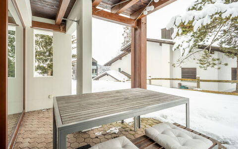 Casa Collina 5I-02: Legna, Pavimento, Soffitto, Pavimentazione, Materiale Composito, Latifoglie, Portico, Mobili Da Esterno, Plank, Sedia
