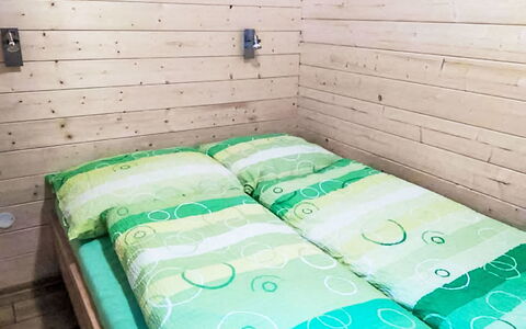Velke Karlovice 300: Legna, Pavimentazione, Pavimento, Interior Design, Camera Da Letto, Camera, Soffitto, Color Legno, Telaio Del Letto, Letto