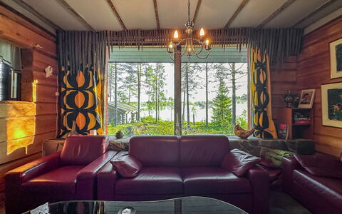 Kivalikkolampi: Mobilia, Interior Design, Legna, Soffitto, Pavimentazione, Divano, Pavimento, Camera, Illuminazione, Soggiorno