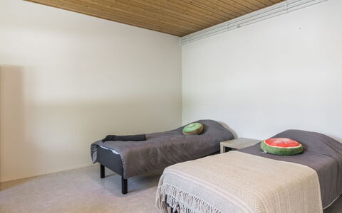 Heinävesi Homes D2: Pavimento, Pavimentazione, Interior Design, Parete, Soffitto, Legna, Mobilia, Camera Da Letto, Letto, Camera