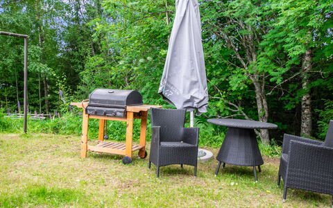Heinävesi Homes D5: Mobilia, Mobili Da Esterno, Sedia, Tavolo Esterno, Giardino, Backyard, Color Legno, Shade, Barbecue