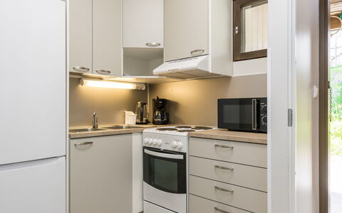 Heinävesi Homes D5: Elettrodomestico Da Cucina, Cucina, Controsoffitto, Mobilia, Apparecchio Major, Interior Design, Cabinetry, Parete, Pavimentazione, Legna