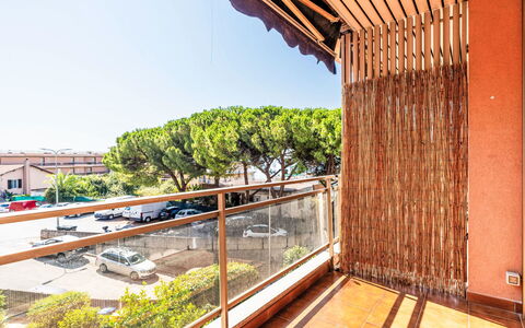 Il Nido: Legna, Balcone, Appartamento, Shade, Color Legno, Recinzione, Corrimano, Portico, Eco Hotel