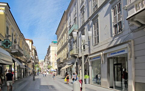 Il Nido: Giorno, Costruzione, Manto Stradale, Finestra, Zona Urbana, Città, Cittadina, Strada, Strada
