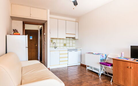 Il Nido: Interior Design, Mobilia, Pavimentazione, Pavimento, Camera, Appartamento, Soffitto, Casa, Soggiorno, Credenza