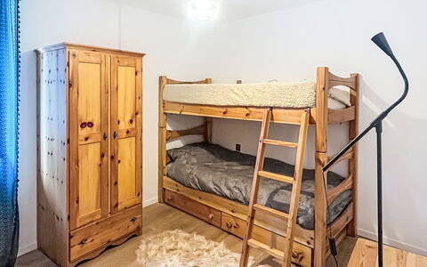 Bluhome: Mobilia, Legna, Pavimentazione, Pavimento, Letto, Interior Design, Camera Da Letto, Camera, Letto A Castello, Pavimento In Legno