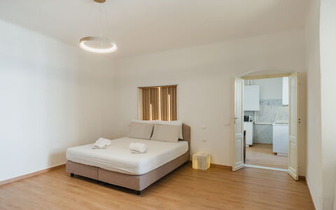 Casa Vacanze al Teatro: Interior Design, Pavimento, Pavimentazione, Soffitto, Camera, Appartamento, Mobilia, Letto, Camera Da Letto, Pavimento In Legno