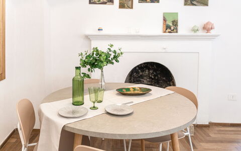 Suite Sinfonia Blu: Mobilia, Interior Design, Legna, Tavolo, Pavimentazione, Pavimento, Sedia, Cucina & Sala Da Pranzo Tavolo, Illuminazione, Sala Da Pranzo