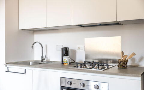 Suite Sinfonia Oro: Elettrodomestico Da Cucina, Cucina, Controsoffitto, Apparecchio Major, Elettrodomestico, Interior Design, Cabinetry, Cucina Stufa, Stufa, Mobilia